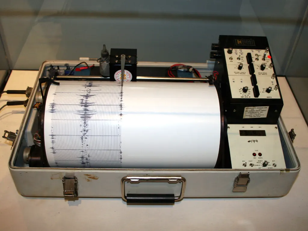 Kinemetrics seismograph instrument